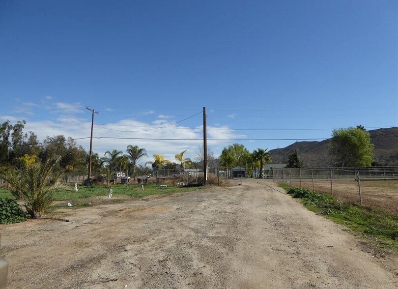 5010 Pedley Rd, Riverside, CA à vendre - Photo de l’immeuble – Image 2 sur 28