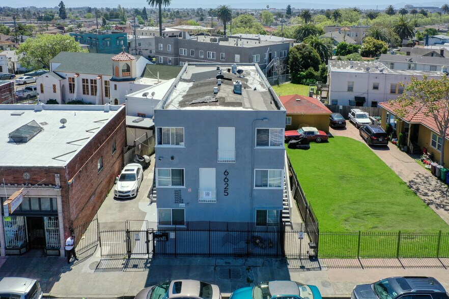 6619-6625 Bancroft Ave, Oakland, CA à vendre - Photo de l’immeuble – Image 3 sur 13