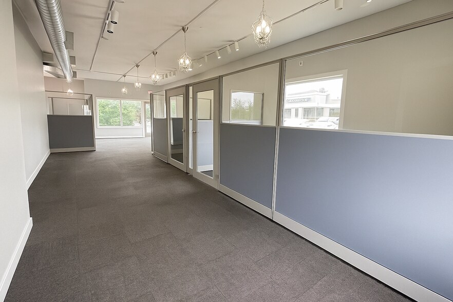 90 Broadhollow Rd, Melville, NY à louer - Photo de l’immeuble – Image 3 sur 9