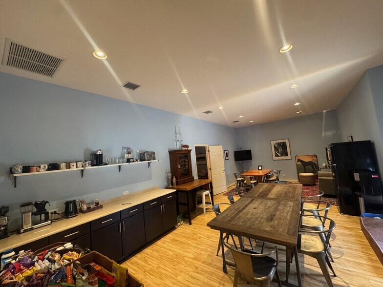 2415 N Albany Ave, Tampa, FL à louer - Photo de l’immeuble – Image 3 sur 6