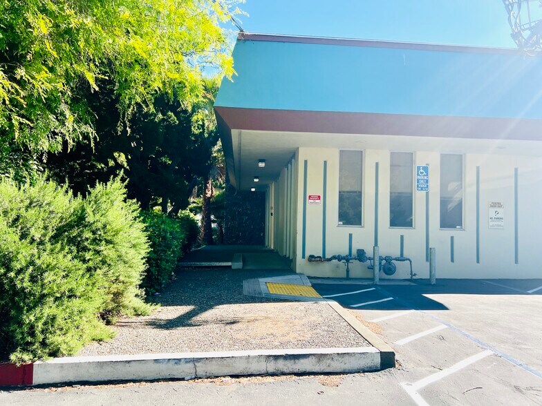 725 San Aleso Ave, Sunnyvale, CA à louer - Photo de l’immeuble – Image 2 sur 3