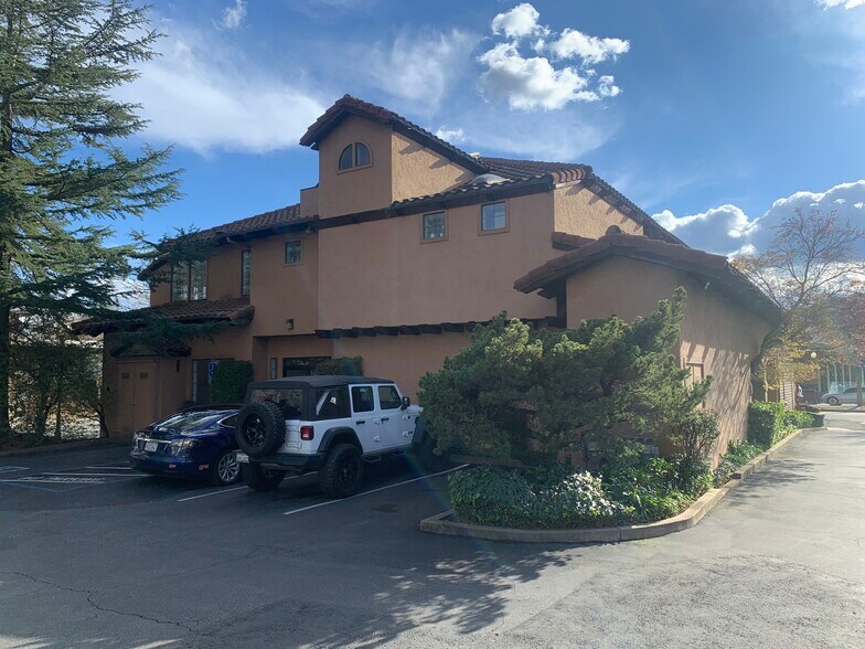17600 Monterey St, Morgan Hill, CA à louer - Photo de l’immeuble – Image 2 sur 3
