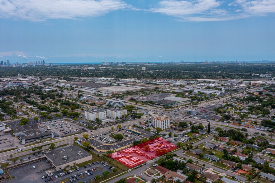 18352 2nd ave, Miami Gardens, FL à louer - Photo de l’immeuble – Image 2 sur 10
