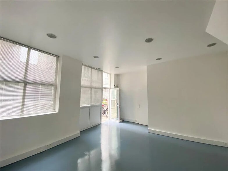 Bureau dans Paris à louer - Photo de l’immeuble – Image 2 sur 5