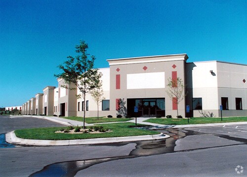 7920-8030 Century Blvd, Chanhassen, MN à louer - Photo de l’immeuble – Image 2 sur 10