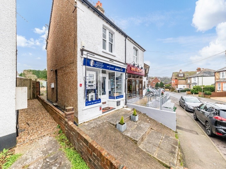 24 Walton St, Walton On The Hill à vendre - Photo de l’immeuble – Image 2 sur 10