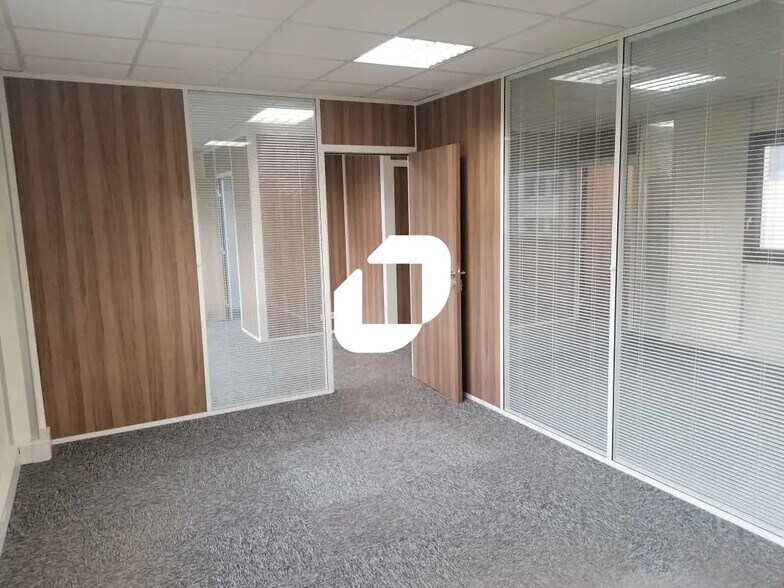 Bureau dans Argenteuil à louer - Photo de l’immeuble – Image 1 sur 20