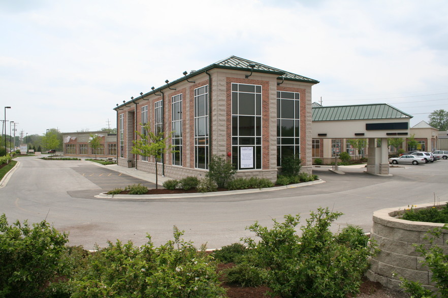 2019 Dean St, St Charles, IL à louer - Photo principale – Image 1 sur 17