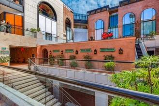 413-445 N Rodeo Dr, Beverly Hills, CA à louer Photo intérieure– Image 1 sur 4