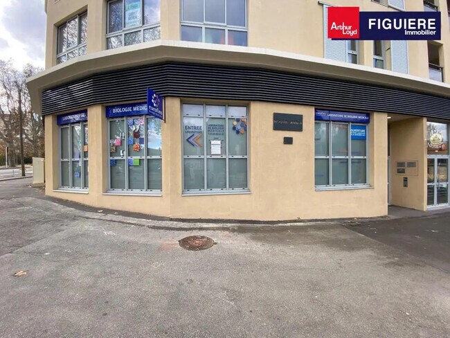 Plus de détails pour Local commercial à louer