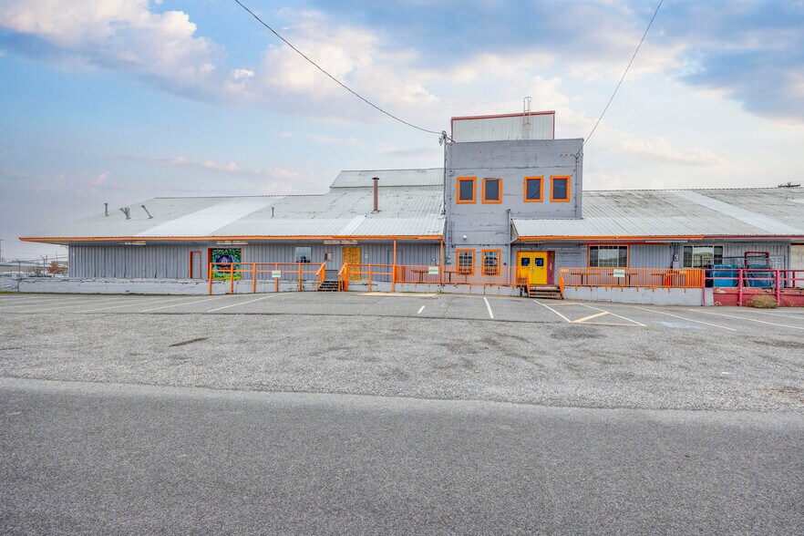 206 N Benton St, Kennewick, WA à louer - Photo de l’immeuble – Image 1 sur 29