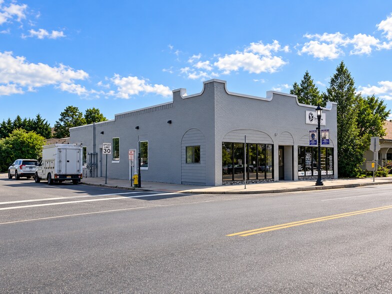 320 Main St, Islip, NY à louer - Photo de l’immeuble – Image 3 sur 4