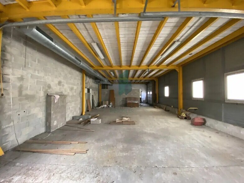Local d'activités dans Andrésy à vendre - Photo de l’immeuble – Image 2 sur 7