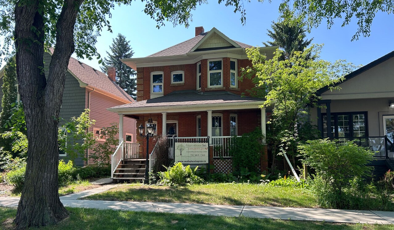 9853 90 Av NW, Edmonton, AB à vendre Photo de l’immeuble– Image 1 sur 3