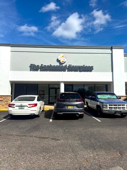 10005-10075 W Hillsborough Ave, Tampa, FL à louer - Photo de l’immeuble – Image 3 sur 9