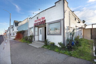 Sunset Beach Investment Opportunity portefeuille de 2 biens à vendre sur LoopNet.fr - Photo principale – Image 1 sur 7