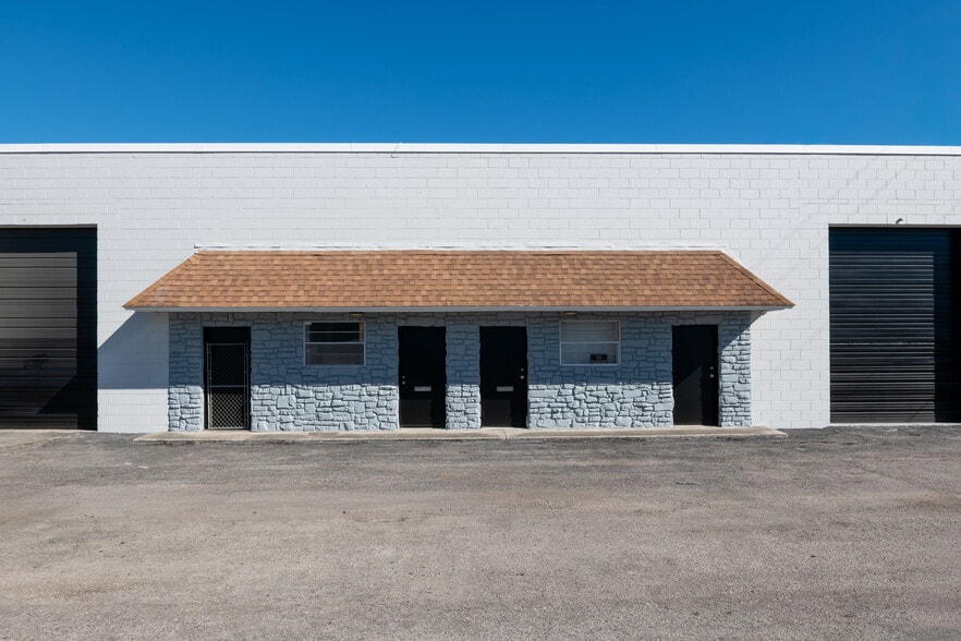 6593 Powers Ave, Jacksonville, FL à louer - Photo intérieure – Image 1 sur 5