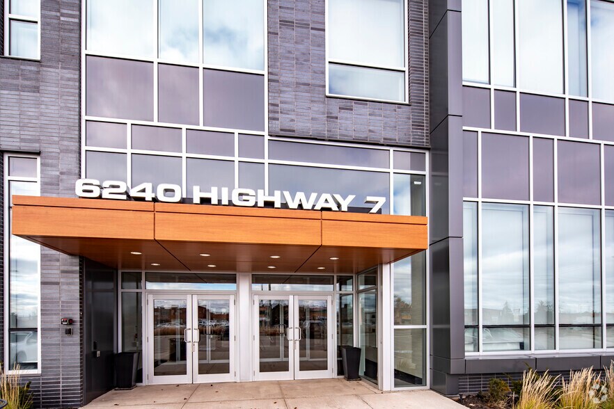 6240 Highway 7, Vaughan, ON à louer - Photo de l’immeuble – Image 3 sur 5
