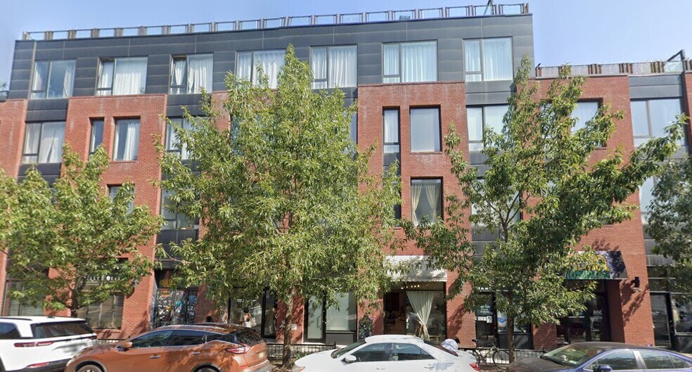 227 Grand St, Brooklyn, NY à louer - Photo de l’immeuble – Image 2 sur 8