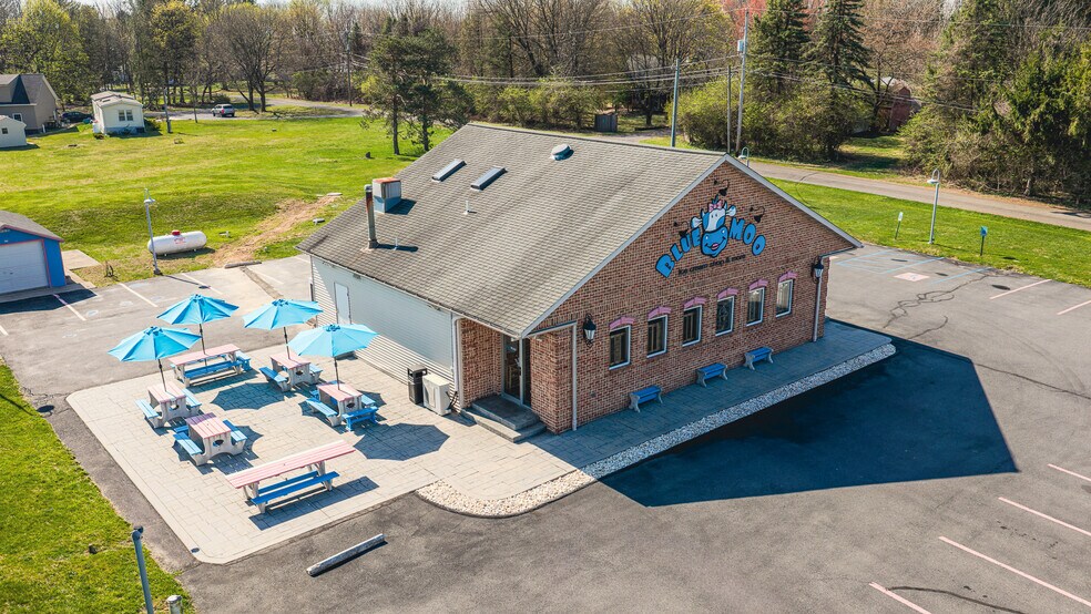 2693 Community Dr, Bath, PA à vendre - Photo de l’immeuble – Image 2 sur 51