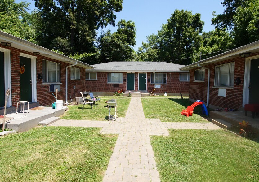 1209 Chambers Rd, Ferguson, MO à vendre - Photo de l’immeuble – Image 1 sur 16