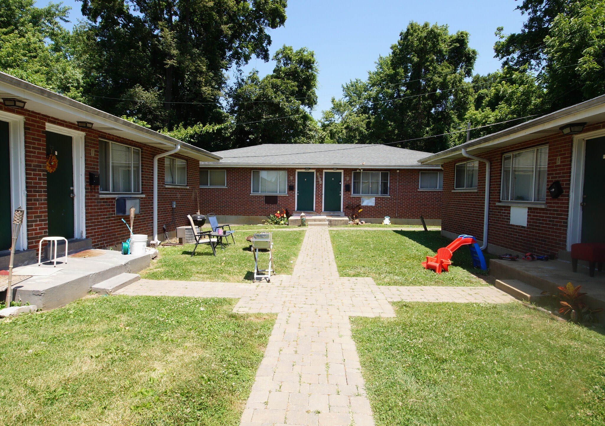 1209 Chambers Rd, Ferguson, MO à vendre Photo de l’immeuble– Image 1 sur 17