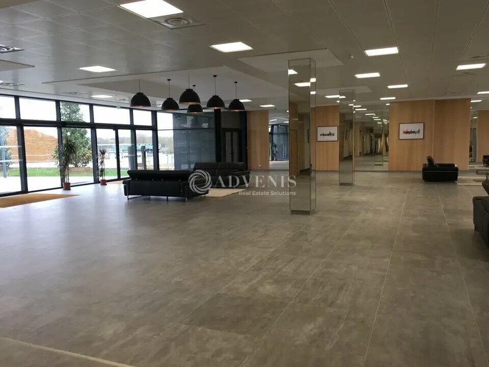 Bureau dans Jossigny à louer Hall d’entrée– Image 1 sur 6