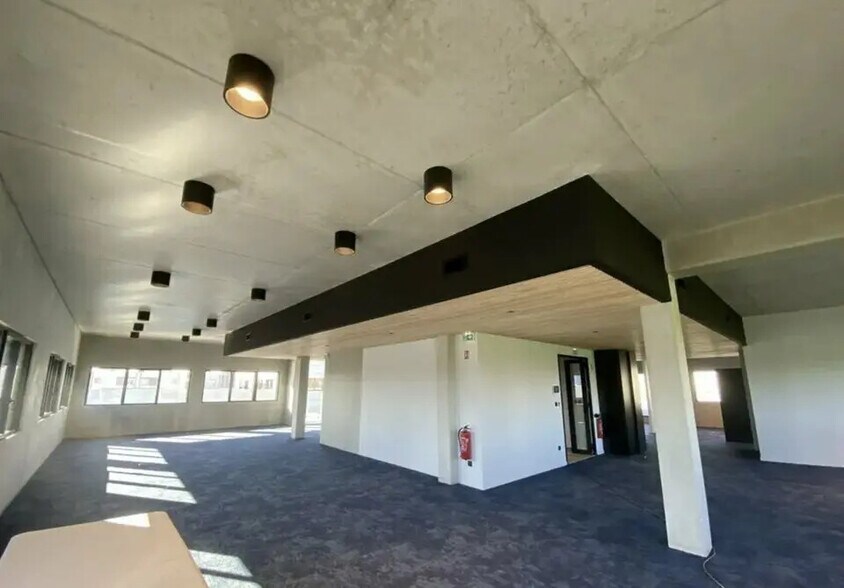 Local d’activités dans Rillieux-la-Pape à louer - Photo de l’immeuble – Image 3 sur 4