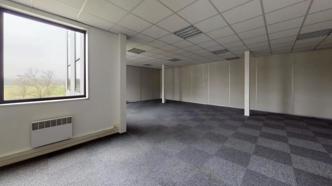 Plus de détails pour 2 Rue Des Commères, Coignieres - Bureau à vendre