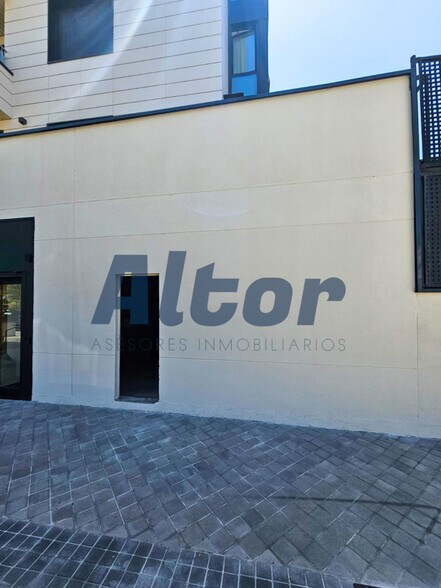 Local commercial dans Madrid, Madrid à louer - Photo de l’immeuble – Image 2 sur 11