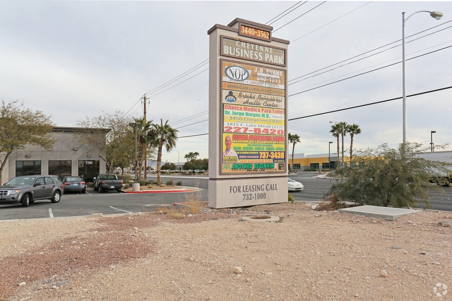 3560 W Cheyenne Ave, North Las Vegas, NV à louer - Photo de l’immeuble – Image 3 sur 24