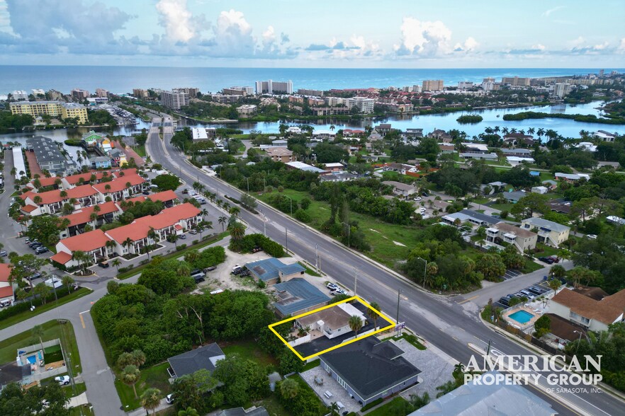 1670 Stickney Point Rd, Sarasota, FL à vendre - Photo de l’immeuble – Image 3 sur 21