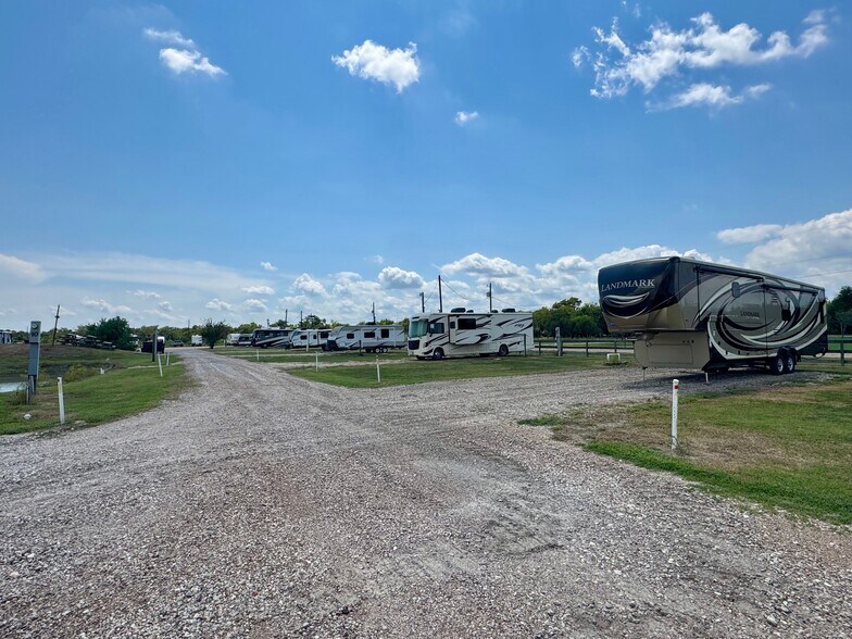 2031 Guadalupe River Dr, Tivoli, TX à vendre - Photo de l’immeuble – Image 3 sur 7