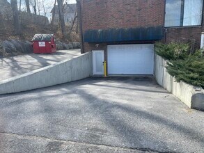 800 Oaklawn Ave, Cranston, RI à louer Photo de l’immeuble– Image 1 sur 3