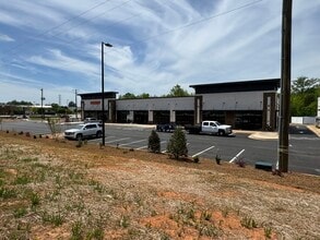 5696 W Gate City Blvd, Greensboro, NC à louer Photo de l’immeuble– Image 2 sur 3