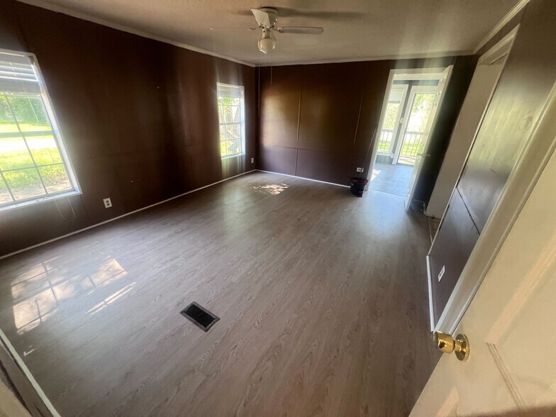 530 Sims St, Maysville, GA à louer - Photo intérieure – Image 3 sur 21