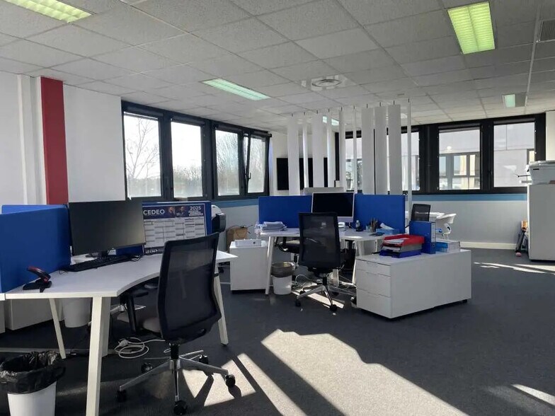 Bureau dans Compiègne à louer - Photo de l’immeuble – Image 1 sur 6