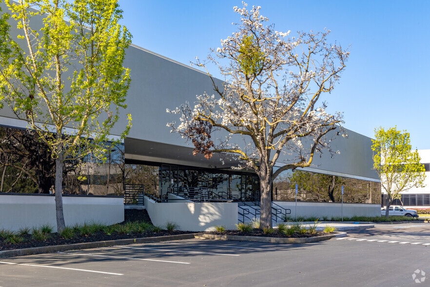 150 Nortech Pky, San Jose, CA à louer - Photo de l’immeuble – Image 3 sur 7