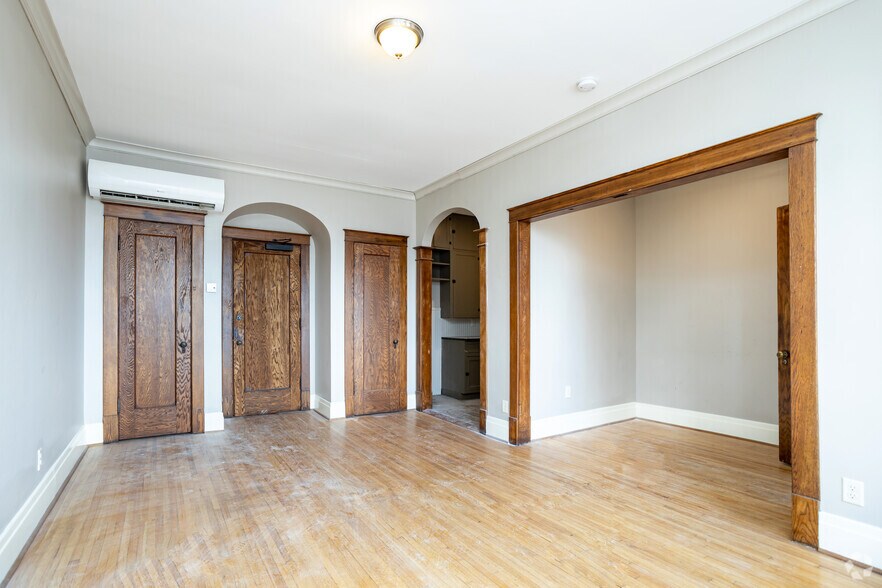 531 3rd St, Niagara Falls, NY à vendre - Photo intérieure – Image 3 sur 14