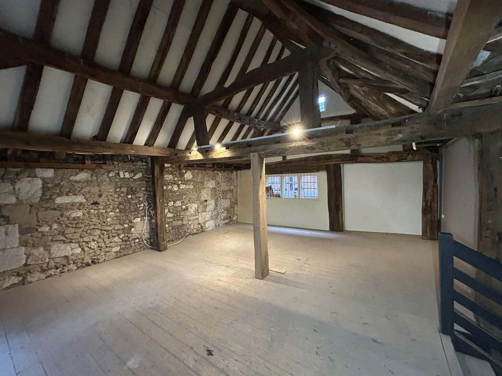 18 The Square, Winchester à louer Photo de l’immeuble– Image 1 sur 3