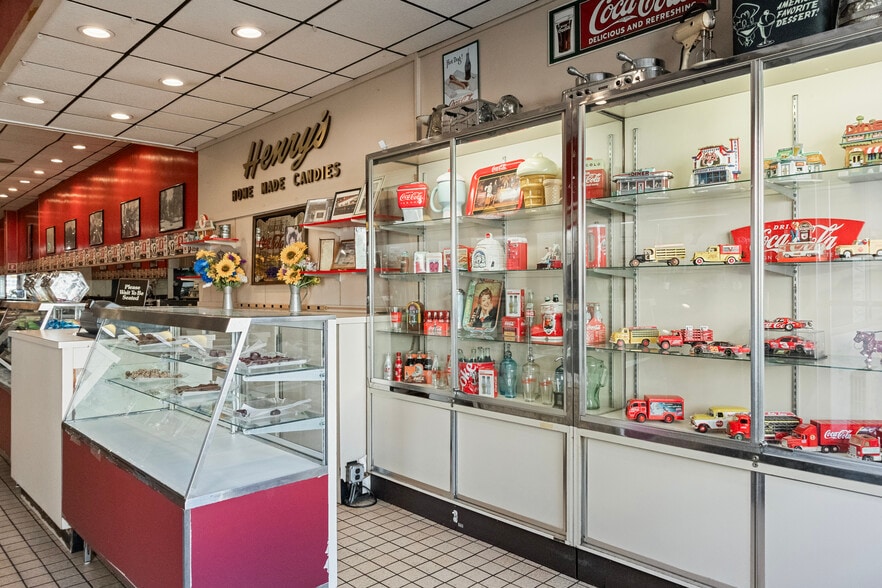 8 Glen St, Glen Cove, NY à louer - Photo de l’immeuble – Image 3 sur 21