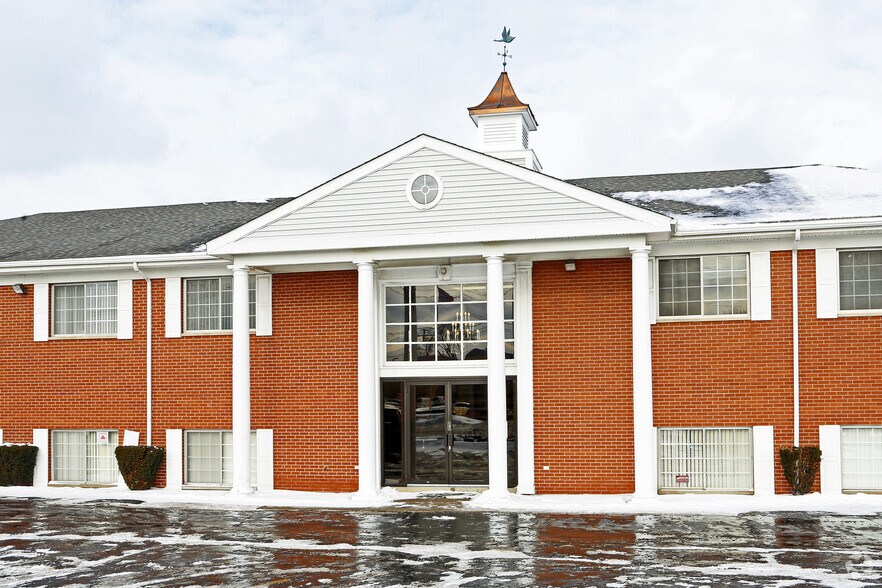 2820 W Maple Rd, Troy, MI à louer - Photo de l’immeuble – Image 3 sur 27