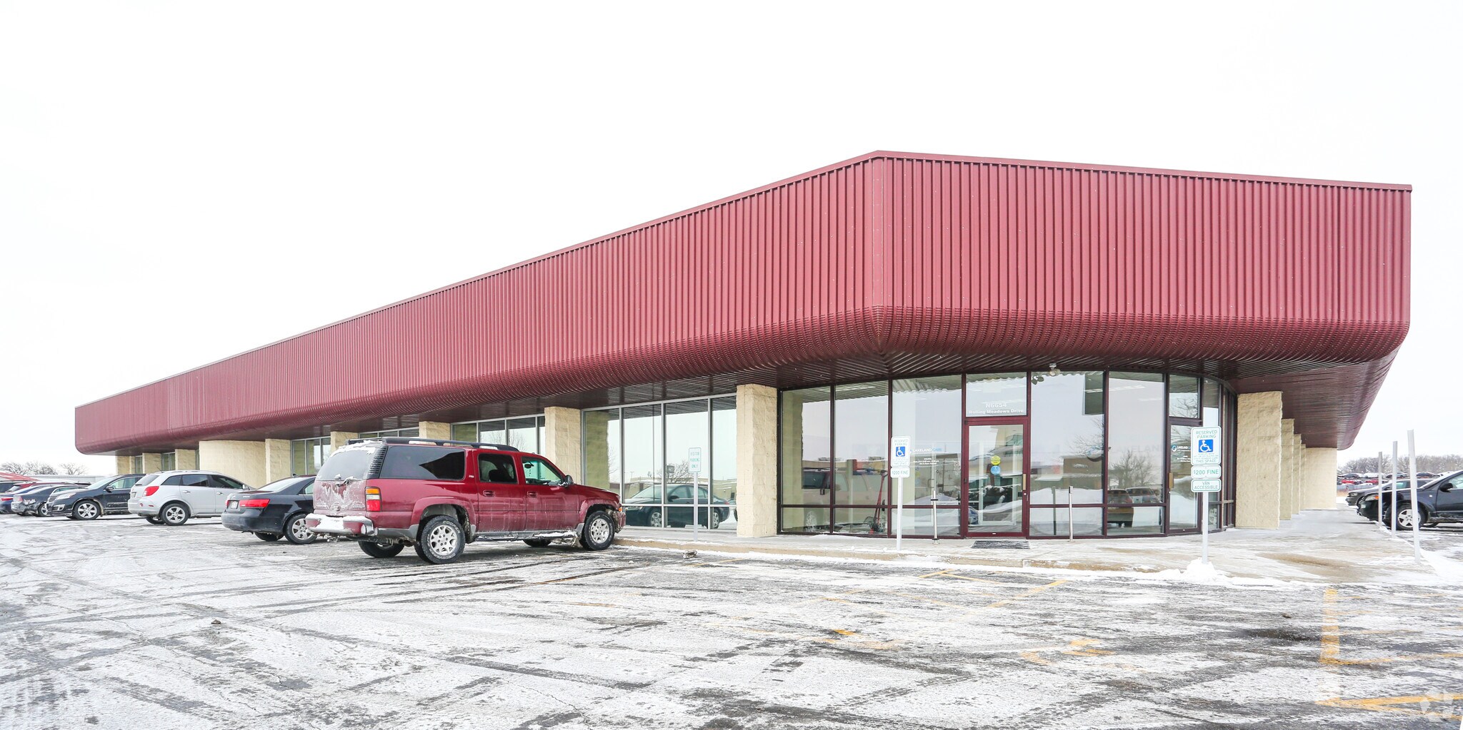 N6654 Rolling Meadows Dr, Fond Du Lac, WI à louer Photo de l’immeuble– Image 1 sur 5