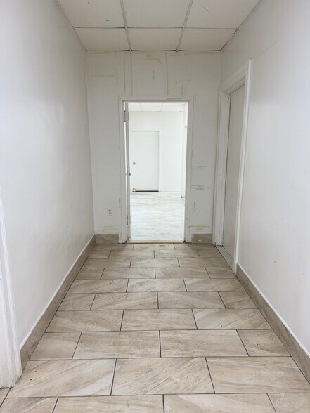 21702 Jamaica Ave, Queens Village, NY à louer - Photo de l’immeuble – Image 3 sur 6