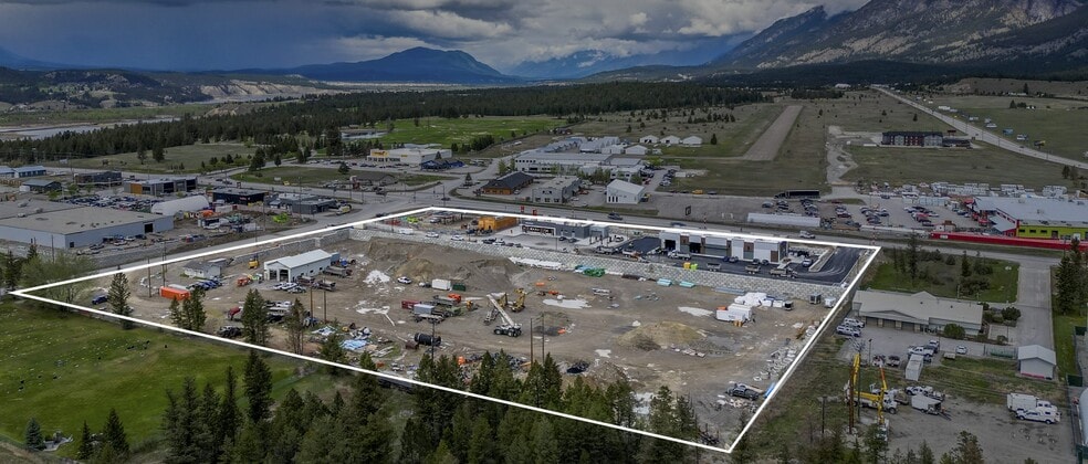 4912 Athalmer Rd, Invermere, BC à vendre - Photo principale – Image 1 sur 1