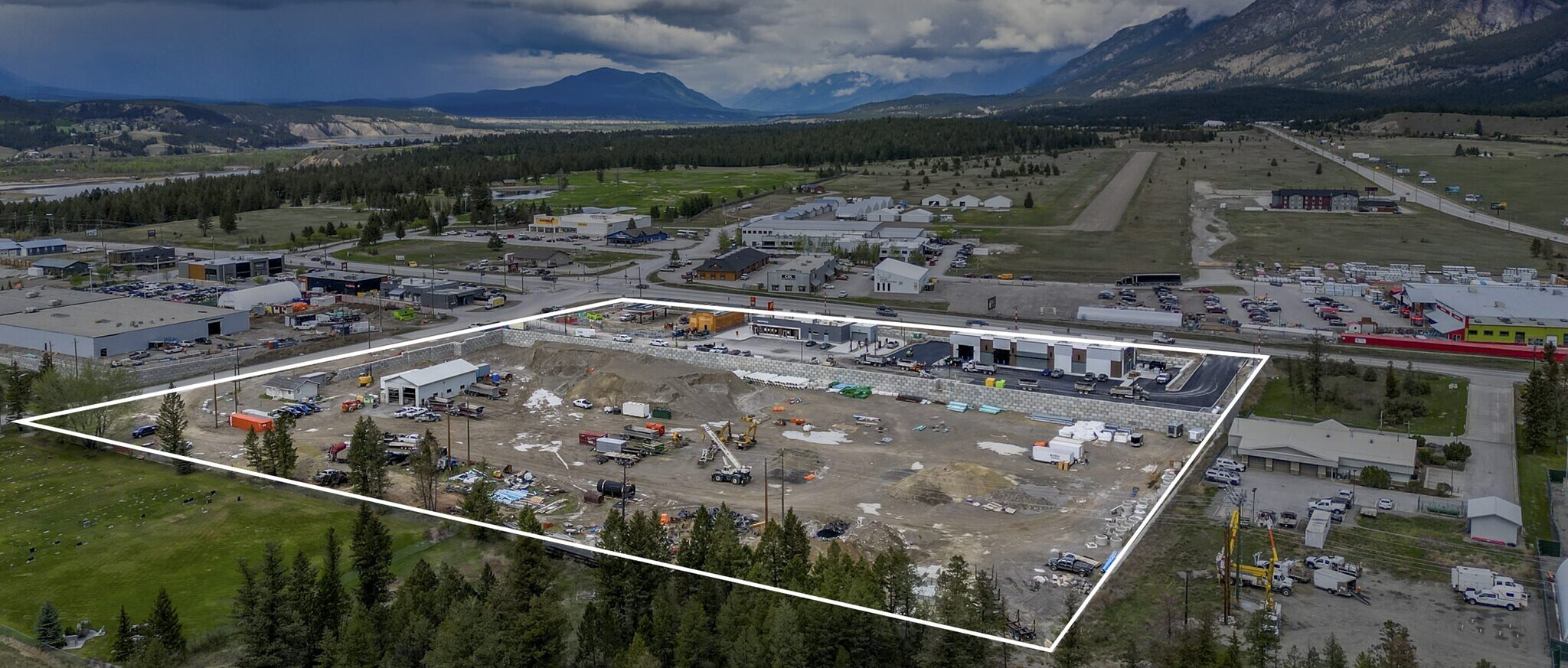 4912 Athalmer Rd, Invermere, BC à vendre Photo principale– Image 1 sur 2