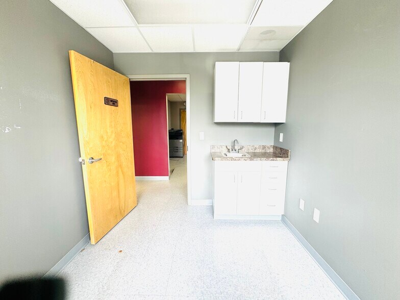 716 Broad St, Clifton, NJ à louer - Photo intérieure – Image 1 sur 7