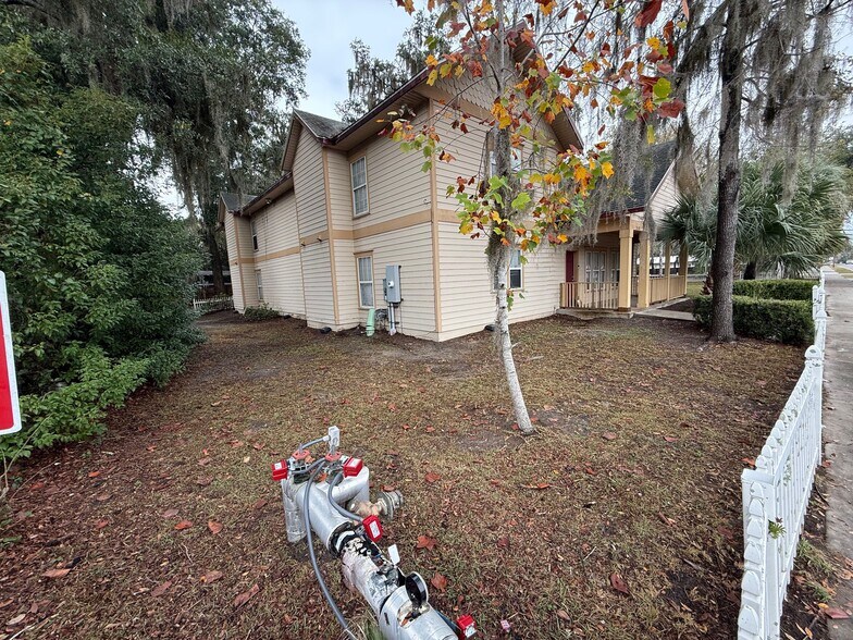 2618 NW 6th dr, Gainesville, FL à louer - Photo de l’immeuble – Image 2 sur 19