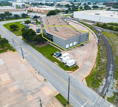 805 W Carrier Pky, Grand Prairie, TX à louer Photo de l’immeuble– Image 1 sur 9