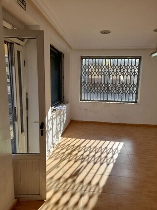 Plus de détails pour Local commercial à louer